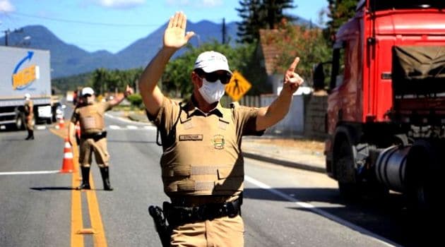 Polícia militar rodoviária reforça operações nas estradas no feriado.