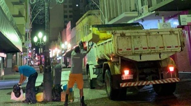 Prefeitura contrata empresa privada para a coleta de lixo em Florianópolis.