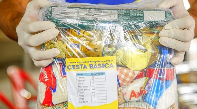 Comissão da UFSC faz campanha para doação de cestas básicas.