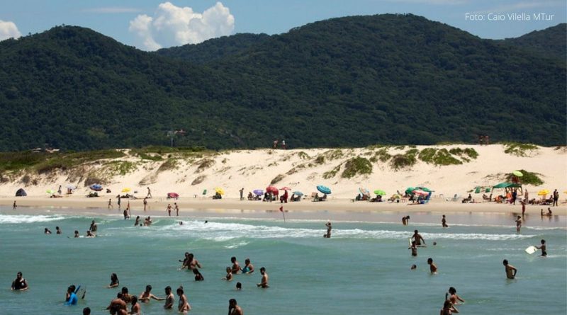 Praia da Joaquina uma das mais visitadas de Florianópolis.
