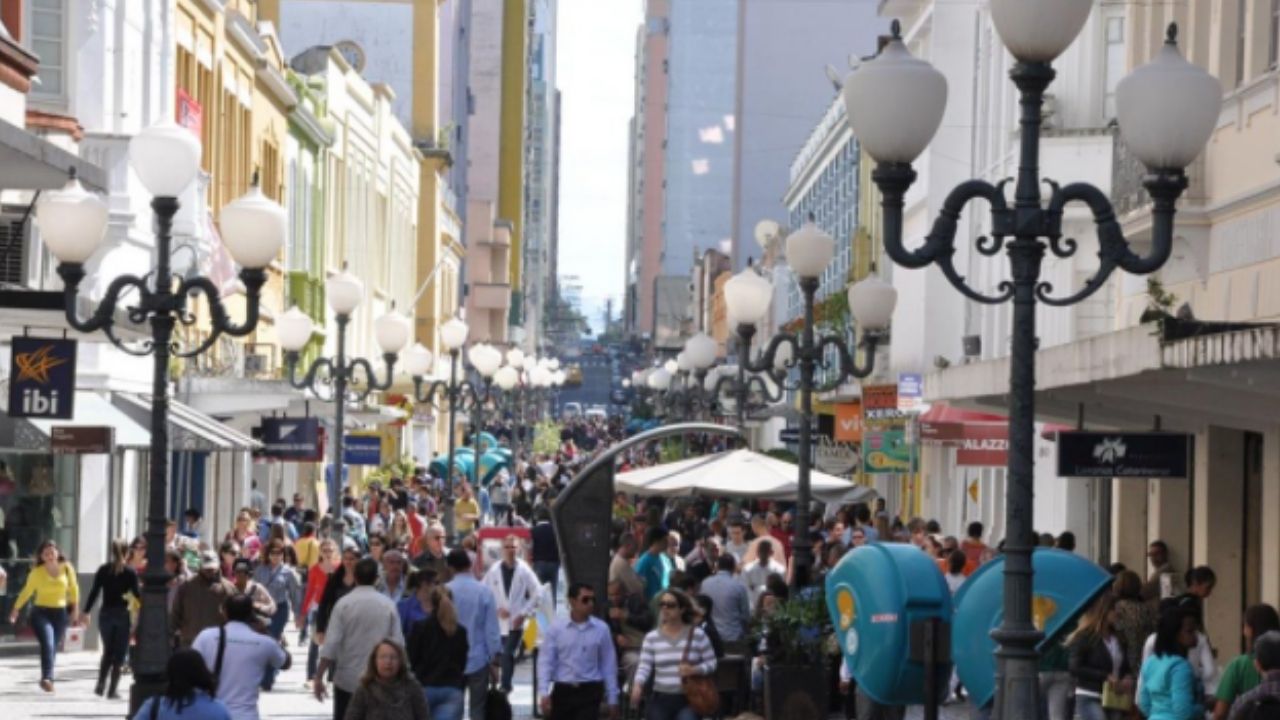 A história da famosa rua Felipe Schimdt no centro de Florianópolis.