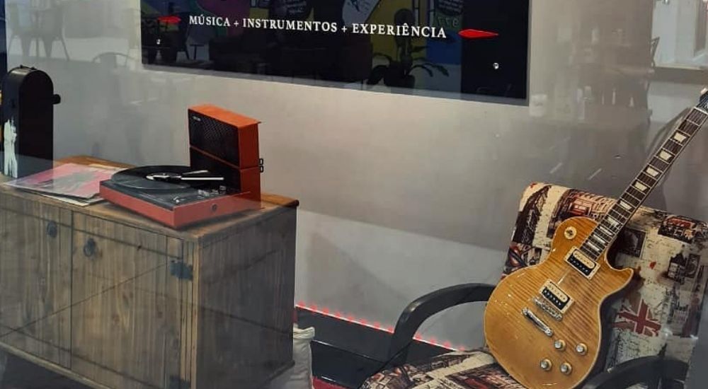 Exposição no Beiramar Shopping homenageia o rock mundial