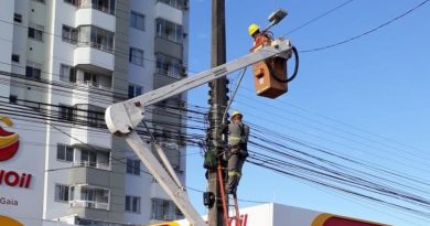 Modernização da iluminação pública no bairro Kobrasol está a todo o vapor
