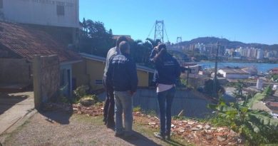 Blitz multa imóveis com esgoto irregular em Florianópolis