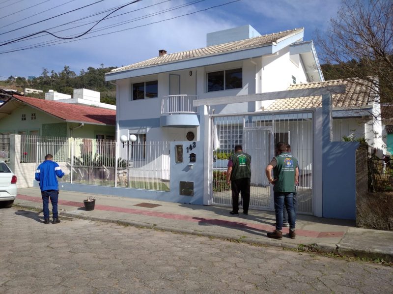 Blitz multa por crime ambiental imóveis com esgoto irregular no Campeche e na Trindade