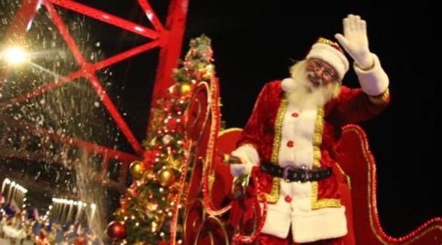 Desfile de Natal histórico na Ponte Hercílio Luz emociona público