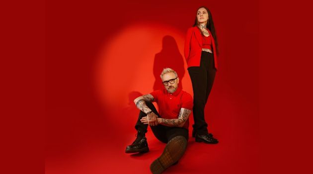 Projeto de guitarrista do The Cranberries com cantora brasileira faz show de estreia em SP.