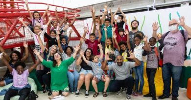Crianças da EBM Donícia Maria da Costa participam do último encontro de 2022 do projeto “Biblioteca para ler, ver, ouvir e sentir”