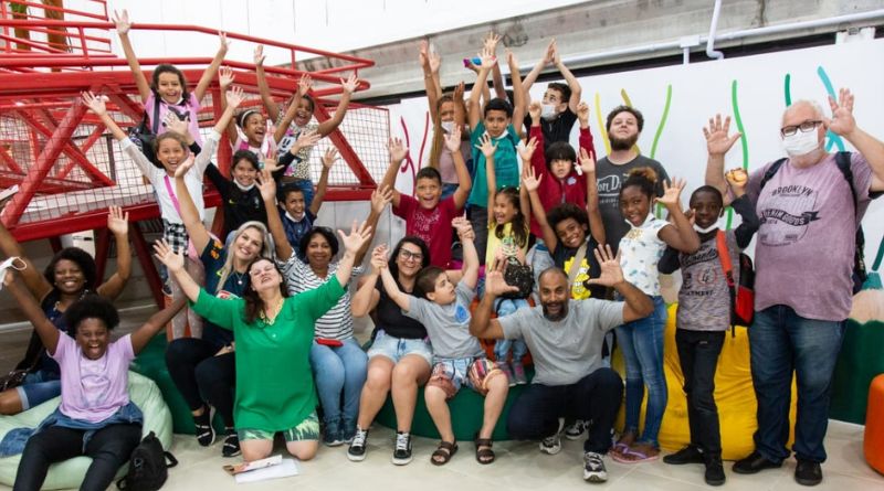 Crianças da EBM Donícia Maria da Costa participam do último encontro de 2022 do projeto “Biblioteca para ler, ver, ouvir e sentir”
