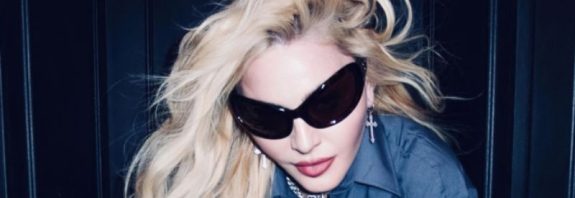 Madonna está internada na UTI com infecção bacteriana e adia turnê