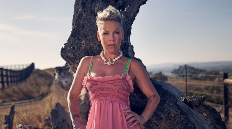 Pink lança "Trustfall", novo álbum marca voltas das turnês da cantora.