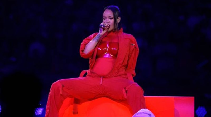 Rihanna planejou lançar música antes da revelar segunda gravidez