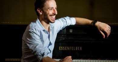 Pianista Pablo Rossi une música, literatura e artes plásticas em Florianópolis