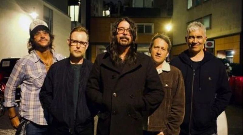 Foo Fighters lança, "Under You", música inedita do proximo disco.