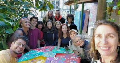 Projeto Culturaberta faz doação de composteira para comunidade de Florianópolis