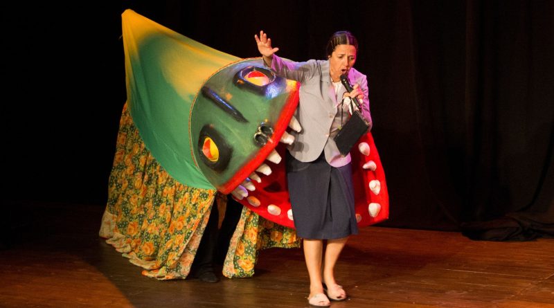 Domingo com Teatro apresenta espetáculo de Dona Bilica e o Boi de Mamão