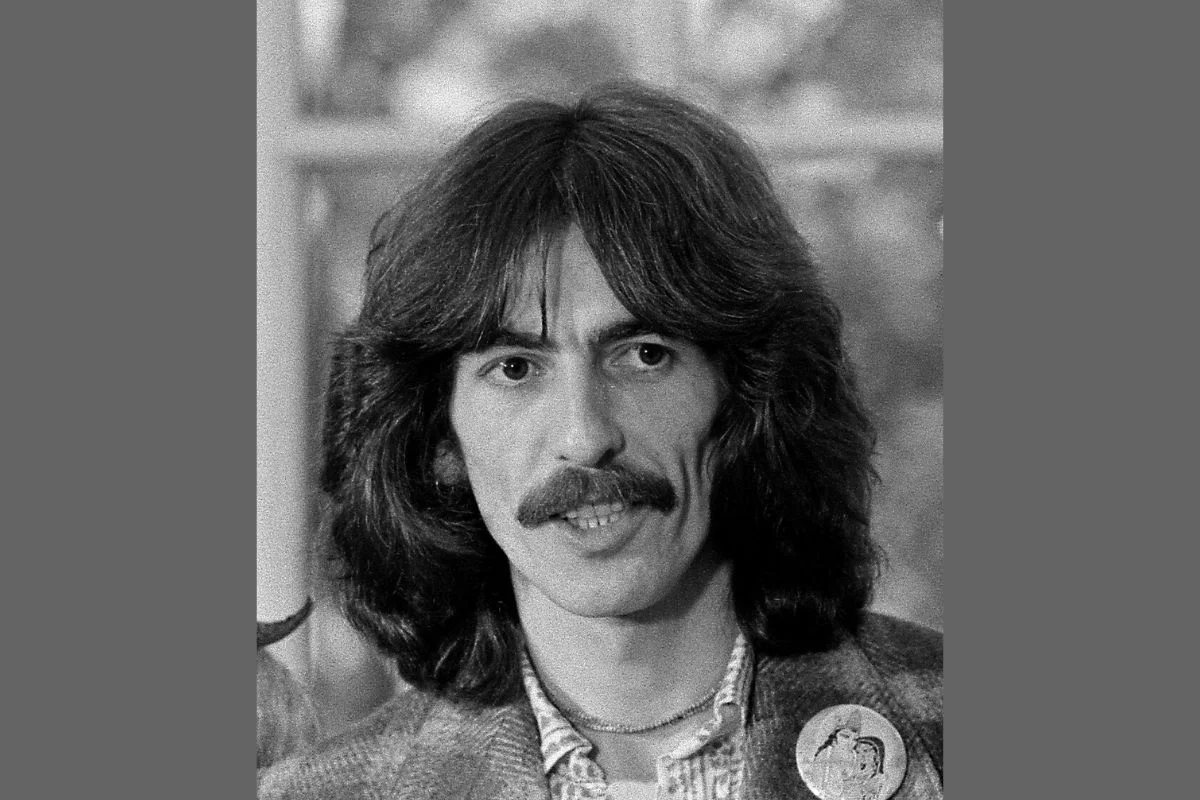 George Harrison quase morreu em grave acidente de carro em 1972