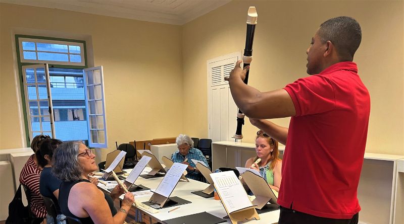 Minicurso de Flauta Doce é realizado na Fundação Cultural BADESC. Crédito Victoria Beatriz