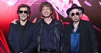 Os Rolling Stones lançam, "Sweet Sounds Of Heaven", com participação de Lady Gaga e Stevie Wonder.