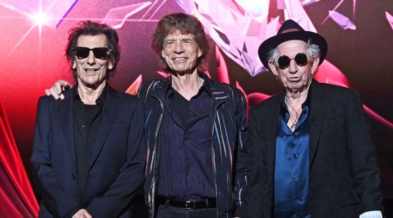 Os Rolling Stones lançam, "Sweet Sounds Of Heaven", com participação de Lady Gaga e Stevie Wonder.