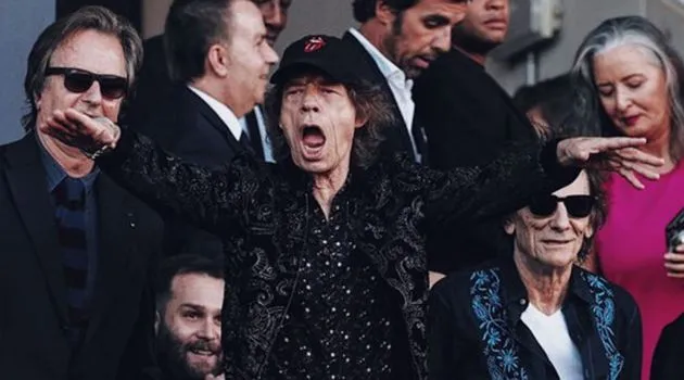 Mick Jagger marca presença no estádio e Barcelona perde com a camisa dos Stones