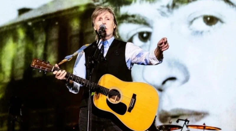 Paul McCartney começa turnê pela América Latina.