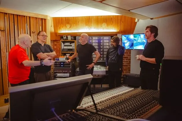 Biquini Cavadão lança versão de 'Tédio' com participação de Alex Escobar