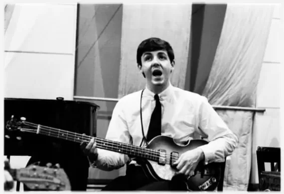 Baixo roubado de Paul McCartney é encontrado após 50 Anos!