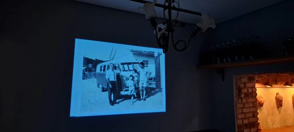 Exposição inédita em bar de Floripa apresenta registros raros de Franklin Cascaes.