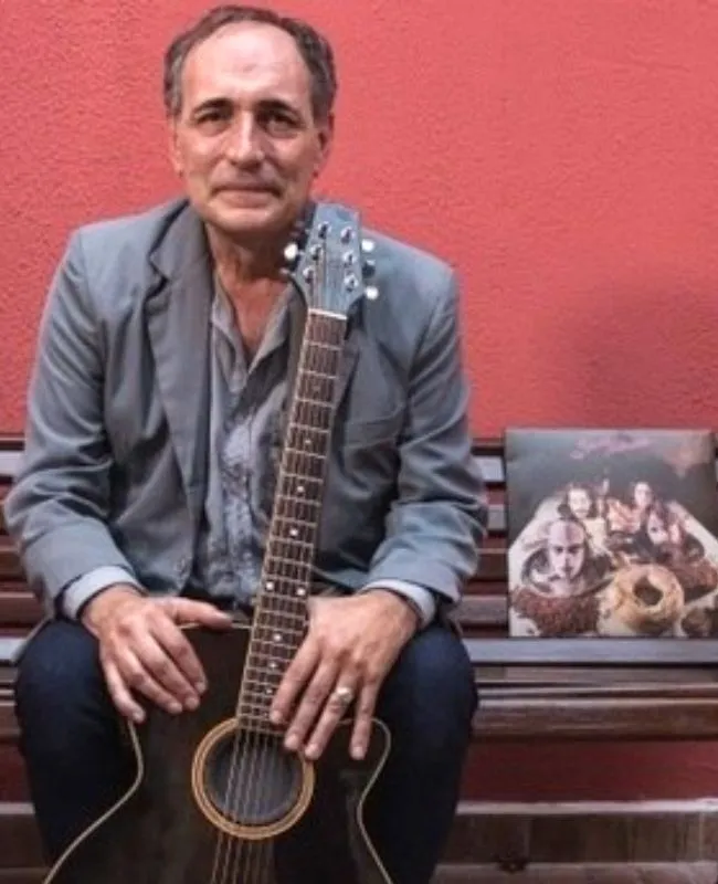 Gerson Conrad revela a história da canção, "Rosa de Hiroshima". Gerson Conrad revela a história da canção, "Rosa de Hiroshima".