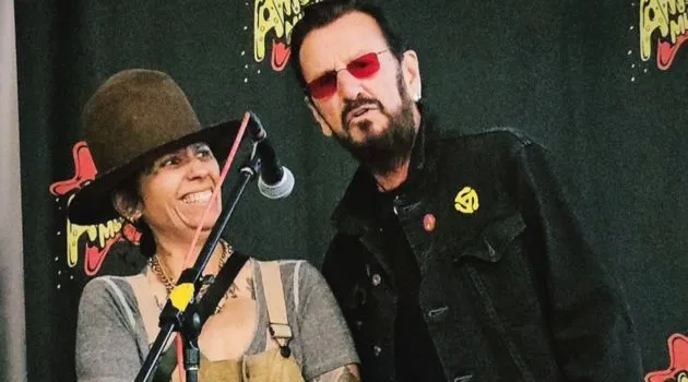 Ringo Starr e Linda Perry apresentam single "February Sky" em loja de discos de Hollywood.