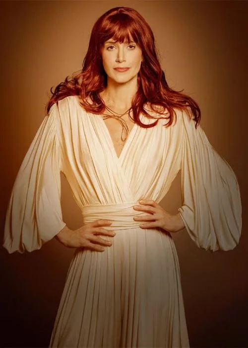 Mel Lisboa recria foto da capa de álbum de Rita Lee