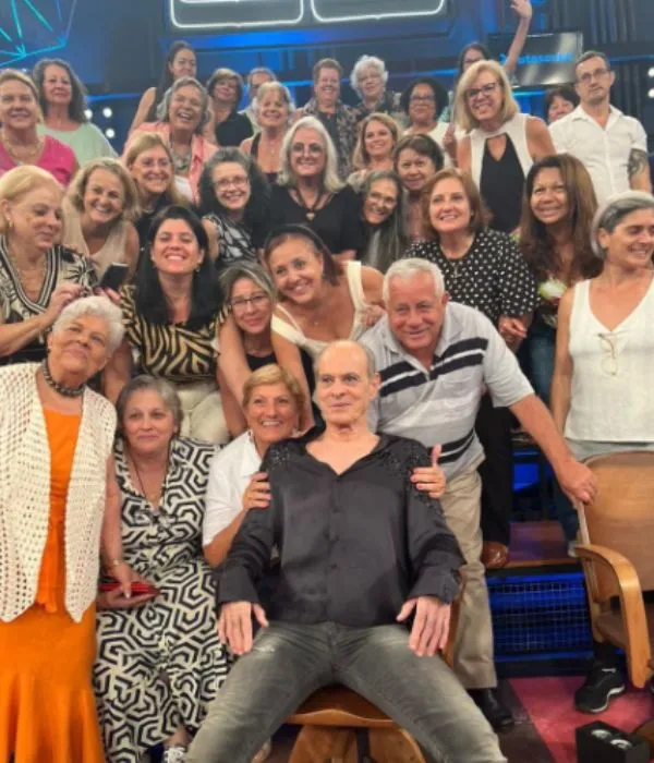 Altas Horas homenageia Ney Matogrosso com estrelas da música Brasileira
