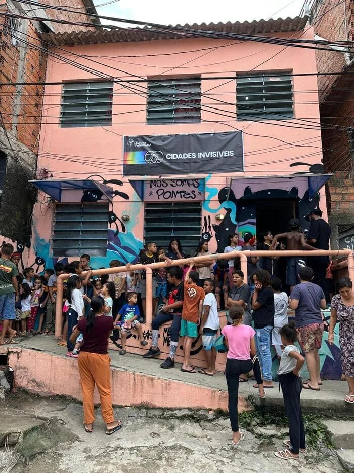 Cidades Invisíveis marca presença no SUMMIT Cidades 2024 com loja, palestra e ação solidária