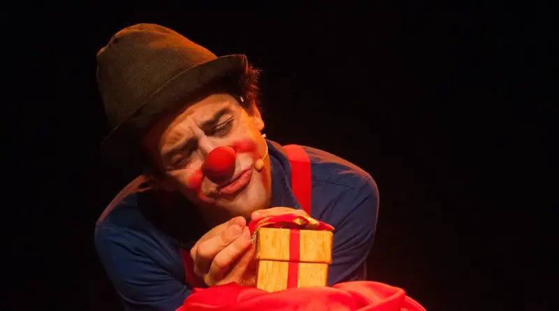 Palhaço Billy vai fazer a festa no Domingo com Teatro no Villa Romana Shopping