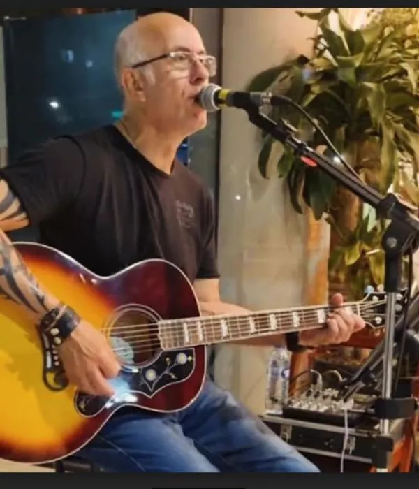 Em clima de Paul McCartney: Robson Dias leva Especial Beatles ao Shopping Itaguaçu