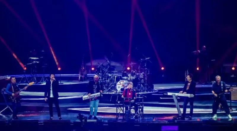 Roupa Nova faz show da turnê 40 anos na Arena Opus em São José.