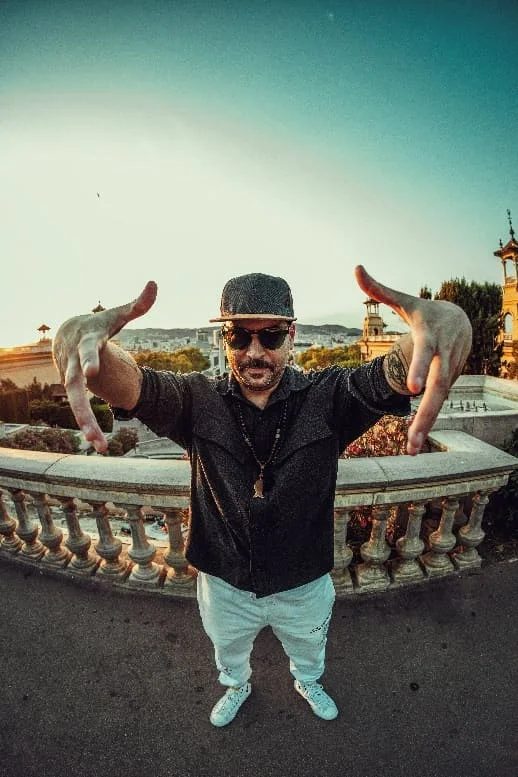 Alec Orea, renomado no jazz, lança projeto para ajudar artistas a descobrirem sua identidade musical.