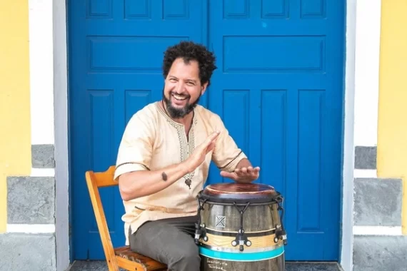 Carlinhos Ribeiro leva o show Alquimia do Tambor a 4 cidades de SC