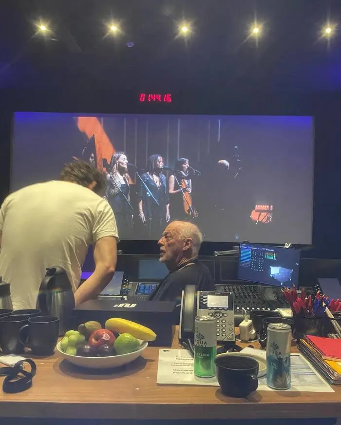 David Gilmour volta a Abbey Road e pode lançar show ao vivo em Roma.