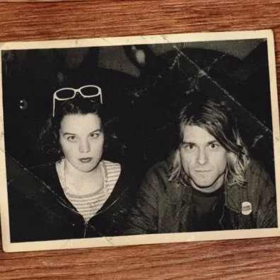 Kurt Cobain e Tobi Vail, o romance que deu origem a clássicos do Nirvana