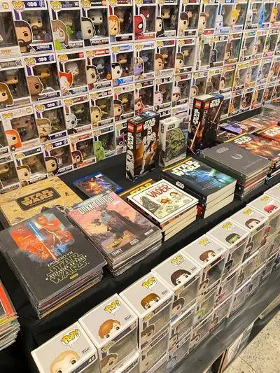 Feira geek gratuita reúne LPs, action figures, cosplay em São José (SC) Feira geek gratuita reúne LPs, action figures, cosplay em São José (SC)