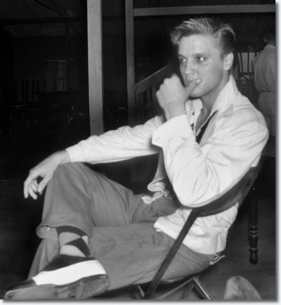 Elvis foi fotografado por tia em show quando era desconhecido