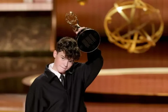 Emmy 2025 consagra The Pitt, O Estúdio e Adolescência