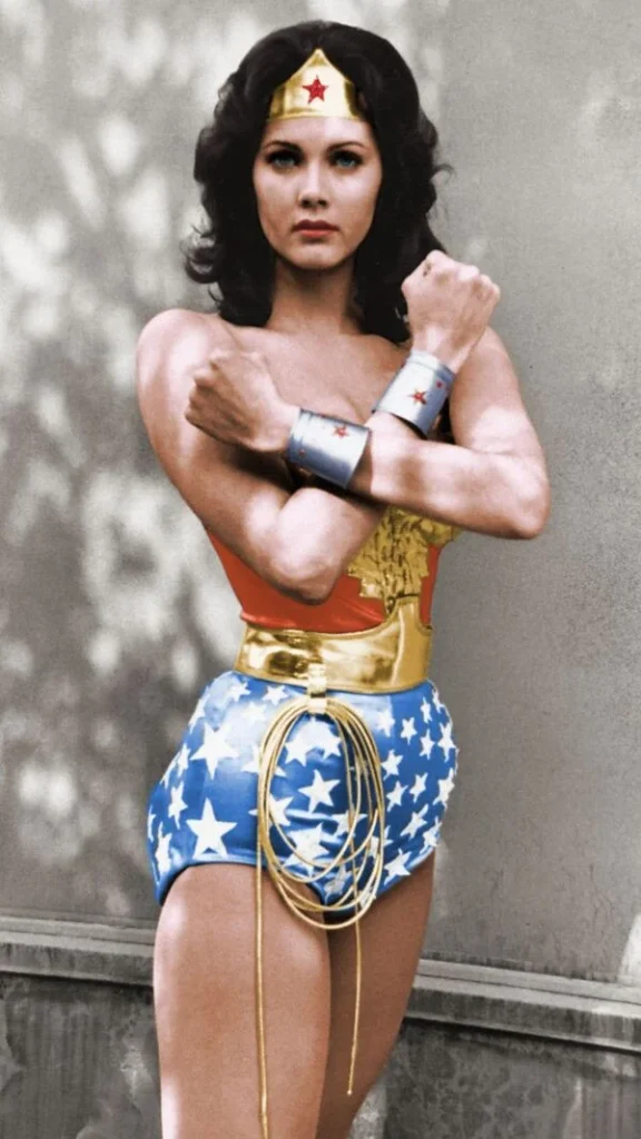 Roupas de Batman e outros clássicos da TV arrecadam mais de US$ 3 milhões em leilão