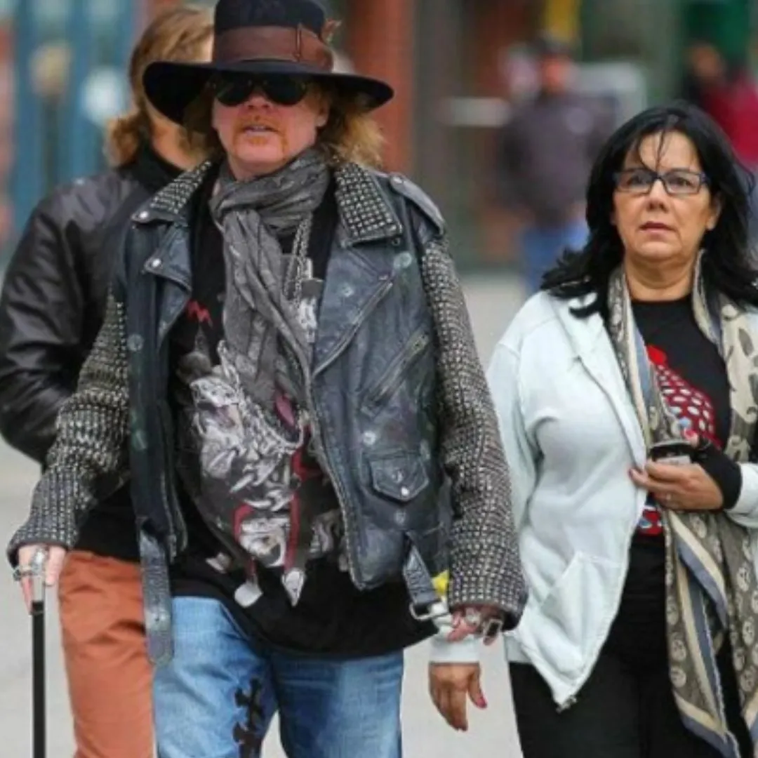 A brasileira que virou “mãe” de Axl Rose e mudou os rumos do Guns N’ Roses