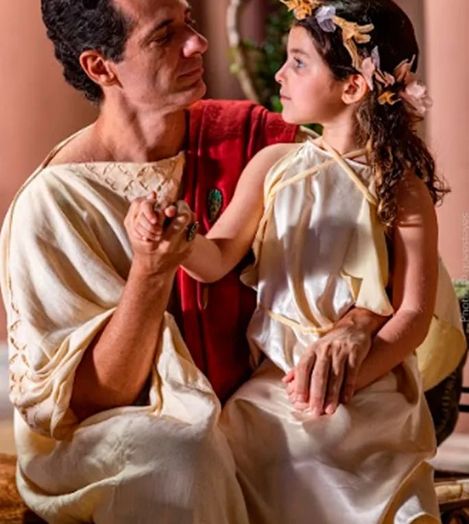 “Emmanuel”: primeiras imagens do filme sobre o mentor de Chico Xavier são divulgadas