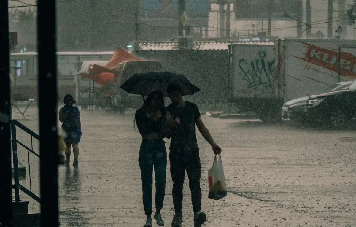 Santa Catarina continua com risco elevado de chuvas até terça-feira.