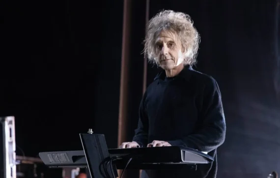 Morte de Perry Bamonte, músico do The Cure ocorreu após doença rápida.