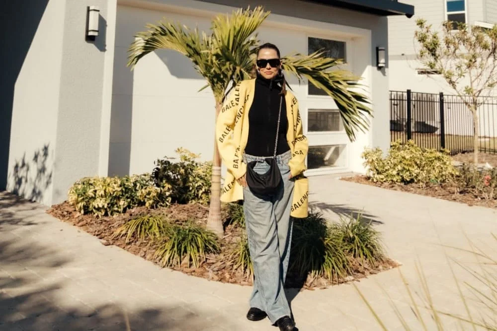 Deborah Secco recebe as chaves de sua mansão em Orlando